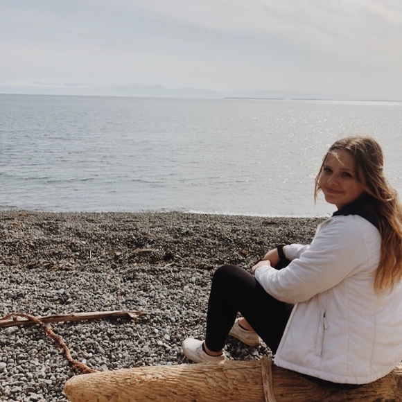 Meet your Posher, Lily - Picture 1 of 1